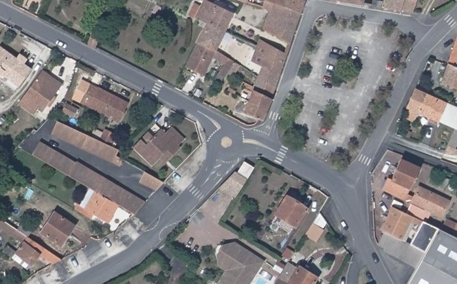 Vue aérienne du Rond-point anonyme n°501327937