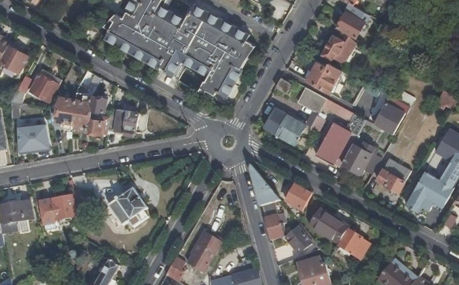 Vue aérienne du Rond-point anonyme n°50184118