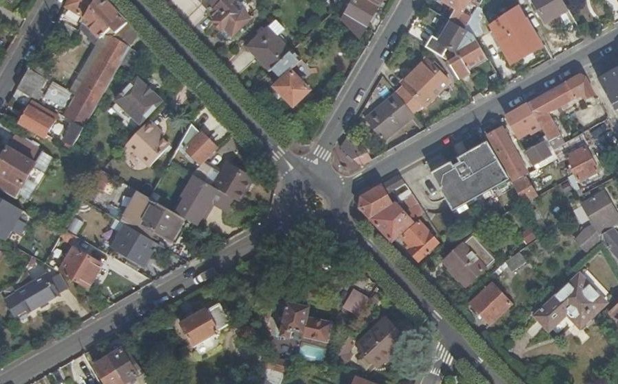 Vue aérienne du Rond-point anonyme n°50184121