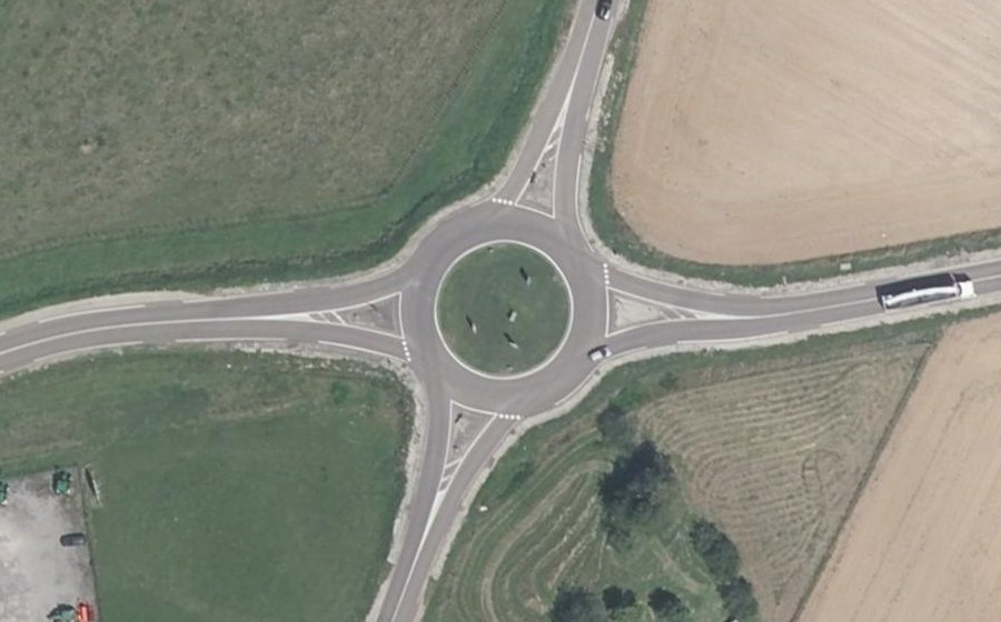 Vue aérienne du Rond-point anonyme n°50203446