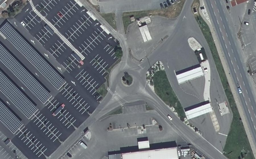 Vue aérienne du Rond-point anonyme n°502102131