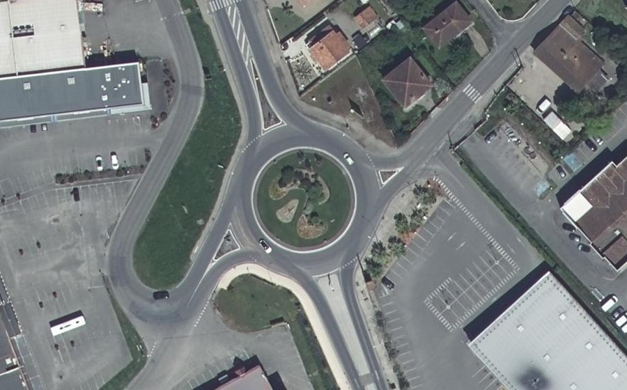 Vue aérienne du Rond-point anonyme n°502105428