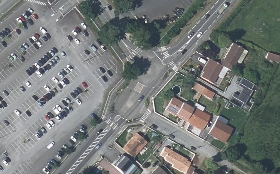 Vue aérienne du Rond-point anonyme n°502159400