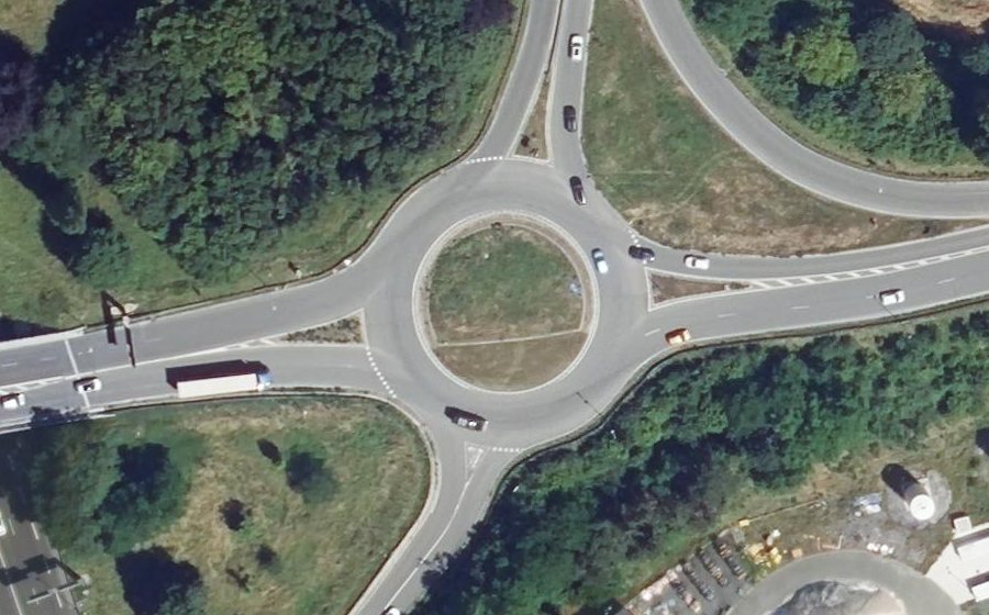 Vue aérienne du Rond-point anonyme n°502162853