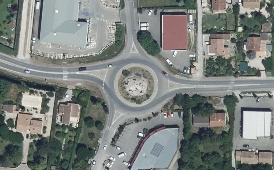 Vue aérienne du Rond-point anonyme n°50220883