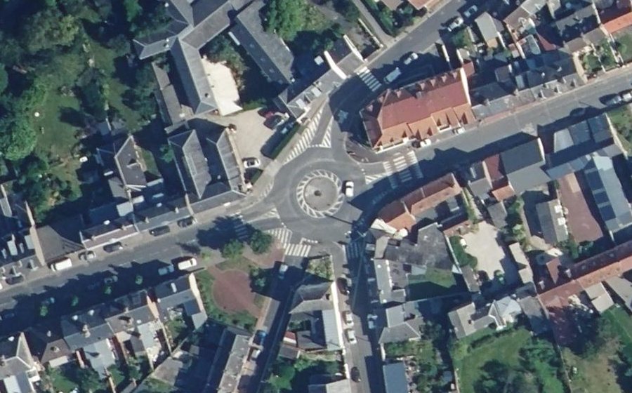 Vue aérienne du Place des Déportés et Internés