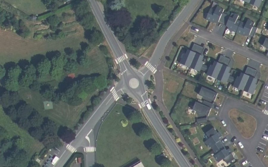 Vue aérienne du Rond-point anonyme n°502427166
