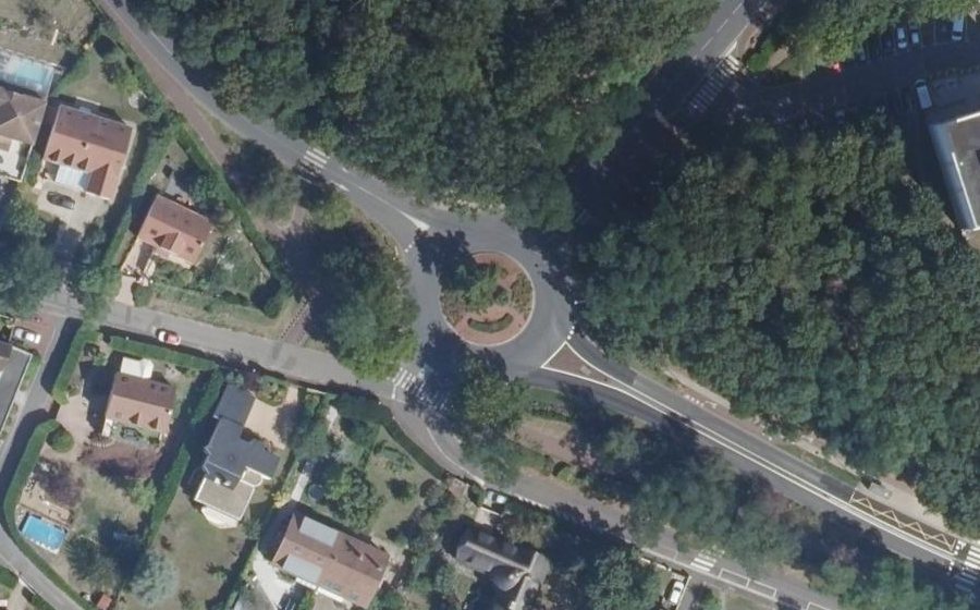 Vue aérienne du Rond-point anonyme n°502447457