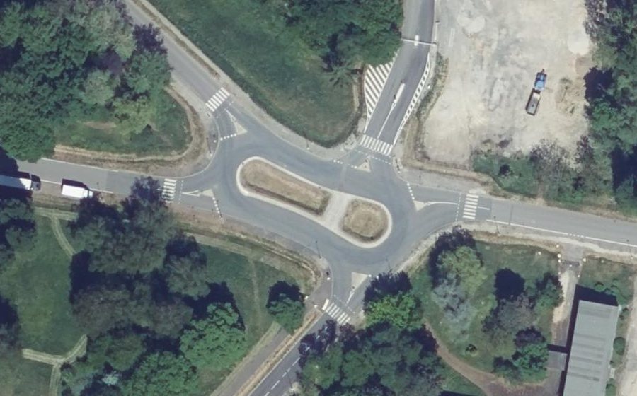 Vue aérienne du Rond-point anonyme n°502501889