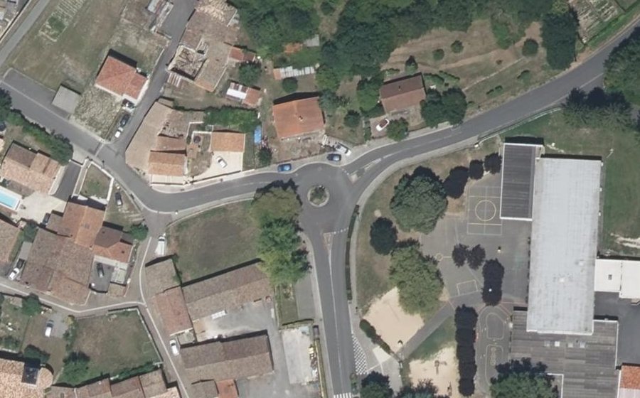 Vue aérienne du Rond-point anonyme n°502711411