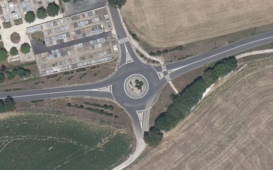 Vue aérienne du Rond-point anonyme n°502711413