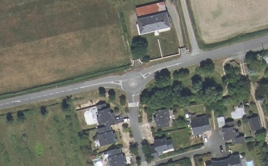Vue aérienne du Rond-point anonyme n°502713660