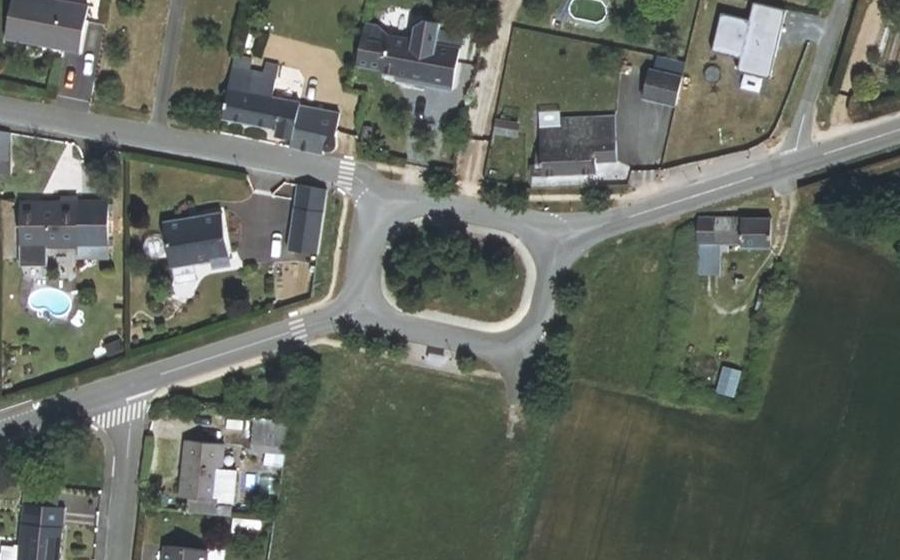 Vue aérienne du Rond-point anonyme n°502715177