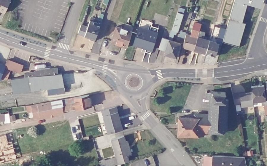 Vue aérienne du Rond-point anonyme n°502728351