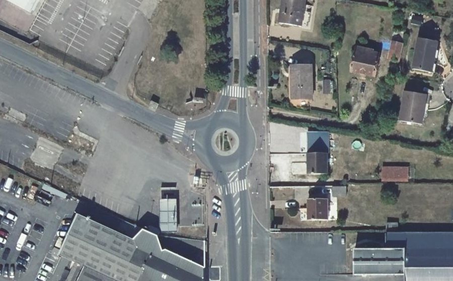 Vue aérienne du Rond-point anonyme n°502941897