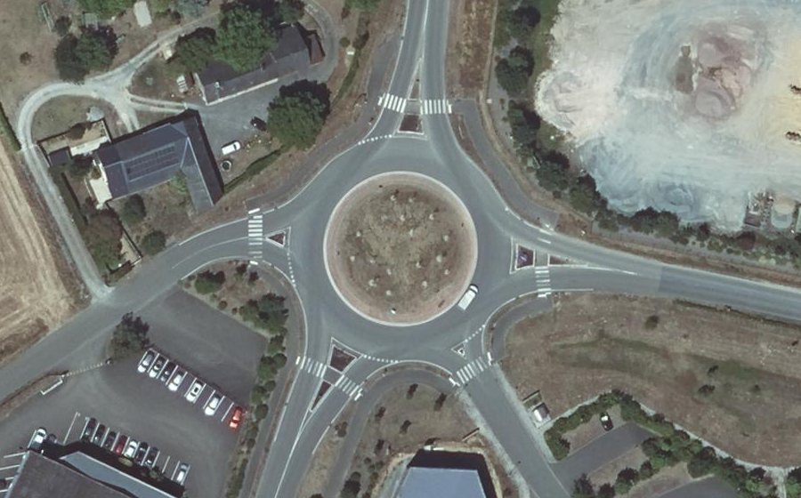 Vue aérienne du Rond-point anonyme n°502954766