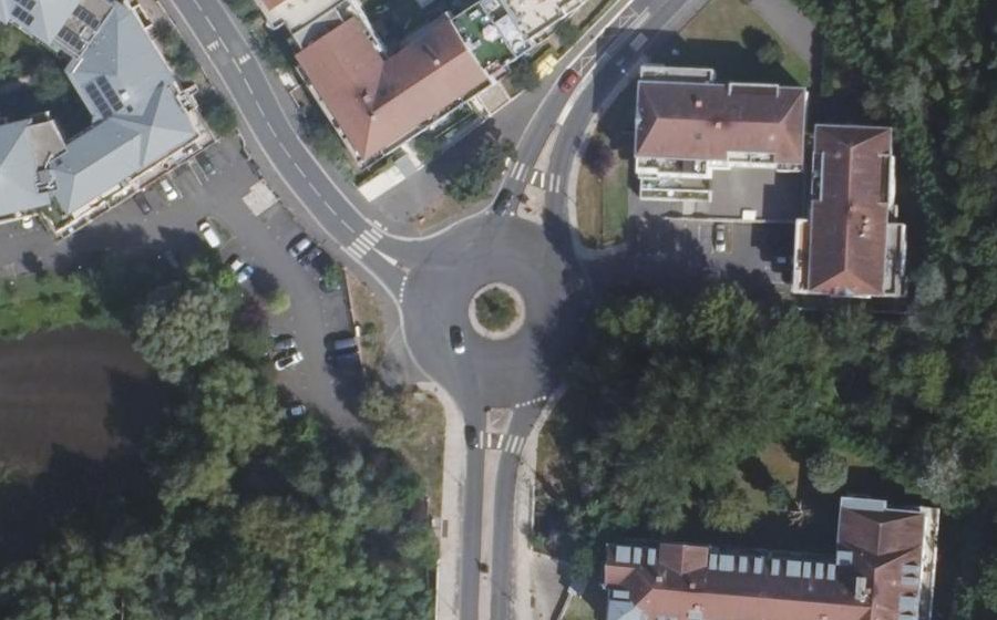 Vue aérienne du Rond-point anonyme n°503061045