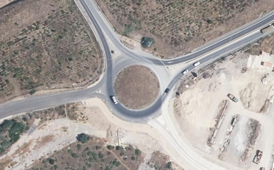 Vue aérienne du Rond-point anonyme n°503061591