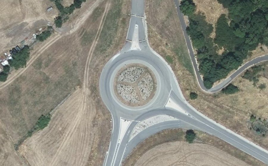Vue aérienne du Rond-point anonyme n°503071171