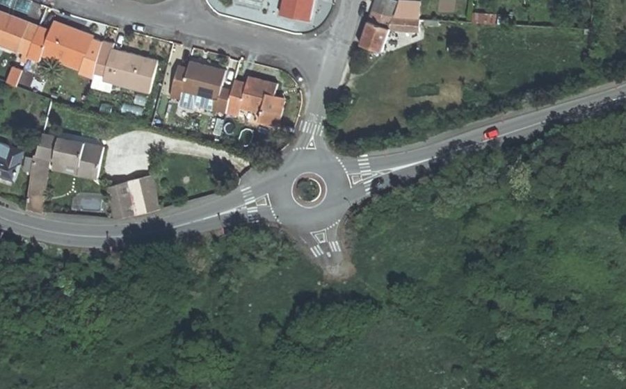 Vue aérienne du Rond-point anonyme n°503113073