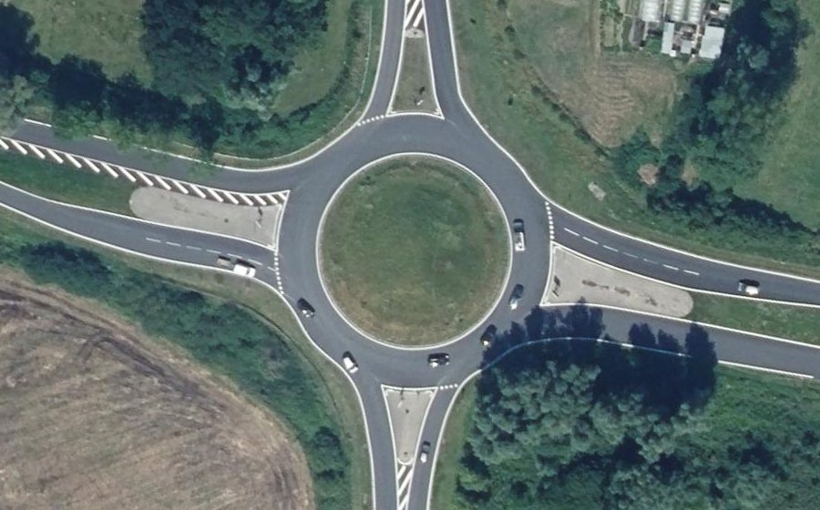 Vue aérienne du Rond-point anonyme n°50321249