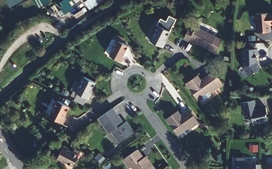 Vue aérienne du Rond-point anonyme n°503217362