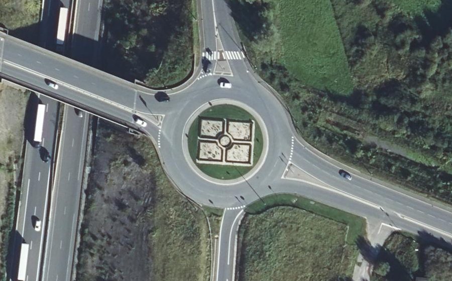 Vue aérienne du Rond-point anonyme n°503222393