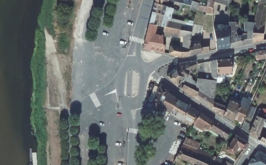 Vue aérienne du Rond-point anonyme n°503247069