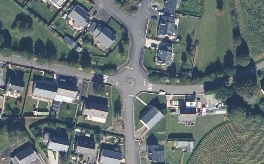 Vue aérienne du Rond-point anonyme n°503341070