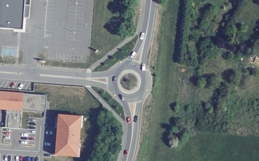 Vue aérienne du Rond-point anonyme n°503423840