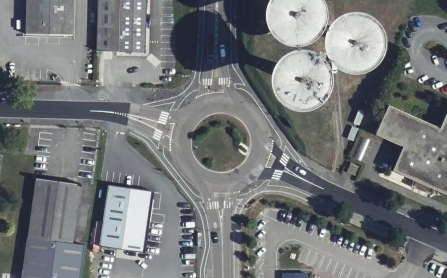 Vue aérienne du Rond-point anonyme n°50350224