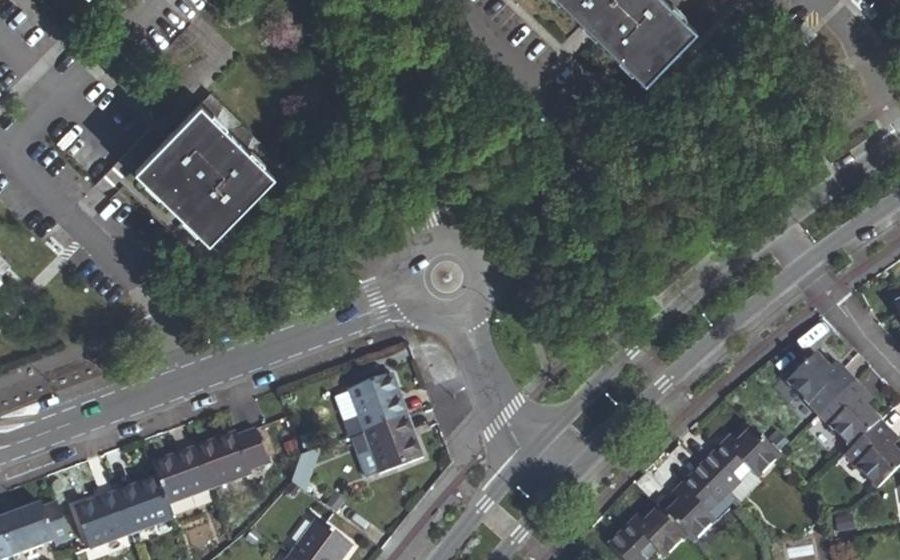 Vue aérienne du Rond-point anonyme n°50350703