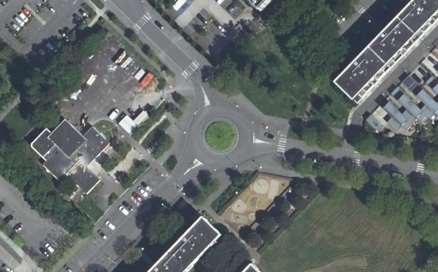 Vue aérienne du Rond-point anonyme n°50350711