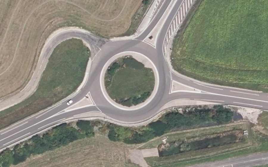 Vue aérienne du Rond-point anonyme n°503523854