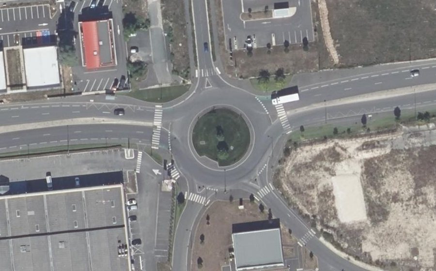 Vue aérienne du Rond-point anonyme n°503547921