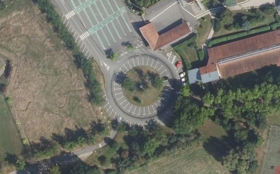 Vue aérienne du Rond-point anonyme n°503606462