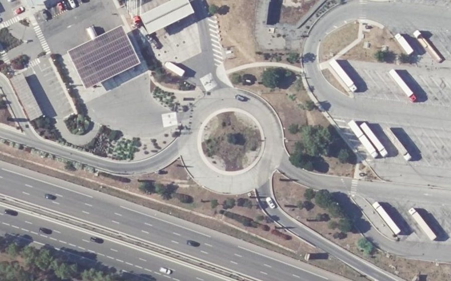 Vue aérienne du Rond-point anonyme n°503610824