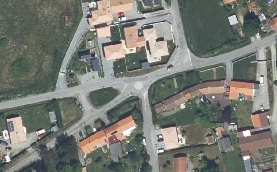 Vue aérienne du Rond-point anonyme n°503611723