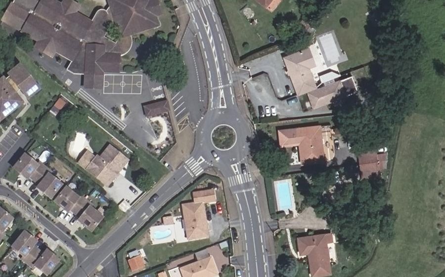 Vue aérienne du Rond-point anonyme n°503641012