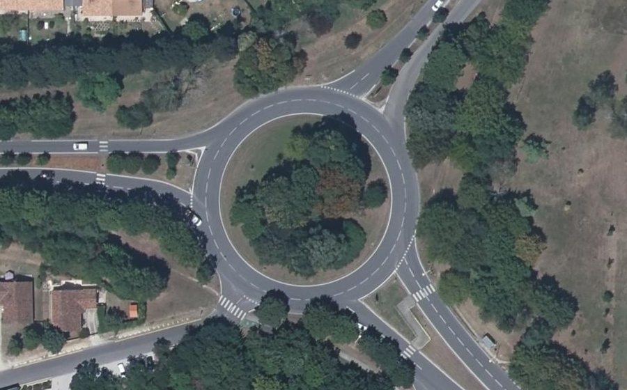 Vue aérienne du Rond-point anonyme n°503643759