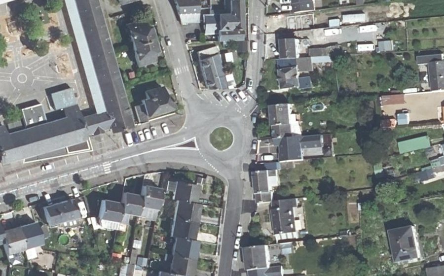 Vue aérienne du Rond-point anonyme n°50369652
