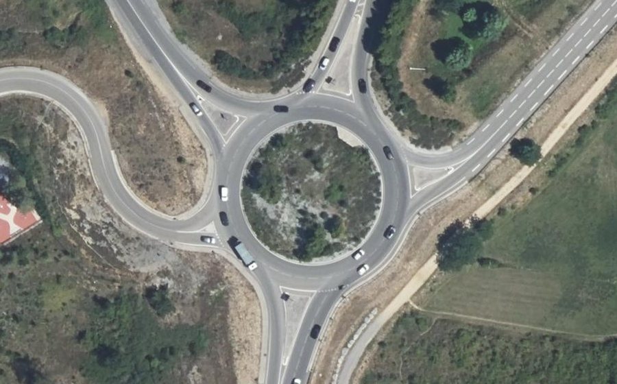 Vue aérienne du Rond-point anonyme n°503968338