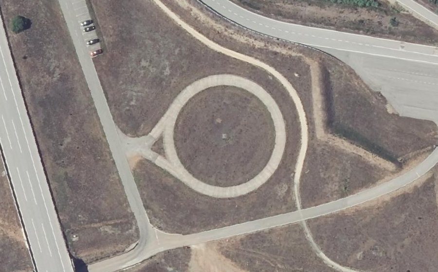 Vue aérienne du Rond-point anonyme n°50403214