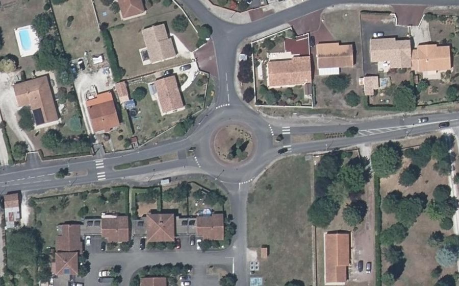 Vue aérienne du Rond-point anonyme n°504115030