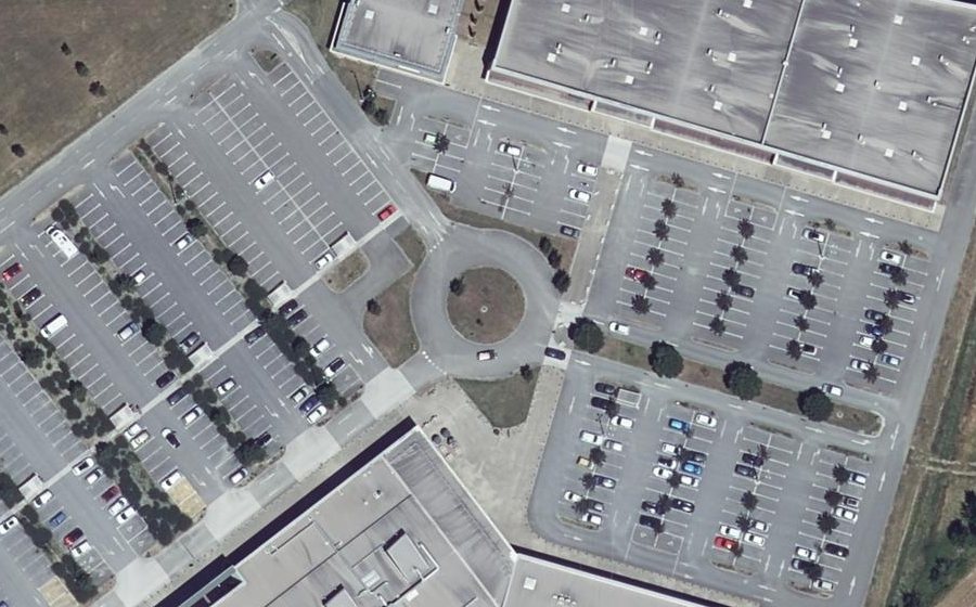 Vue aérienne du Rond-point anonyme n°504138231