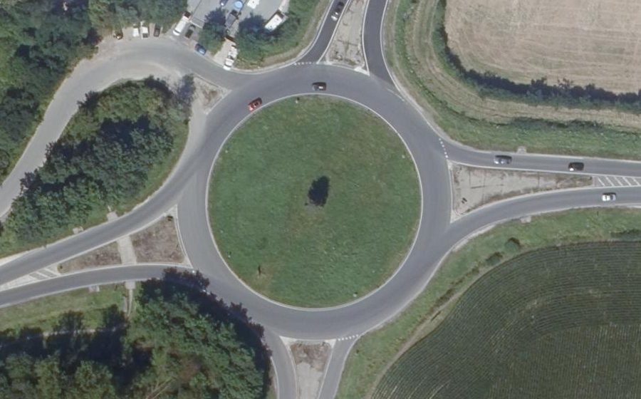Vue aérienne du Rond-point anonyme n°504215400