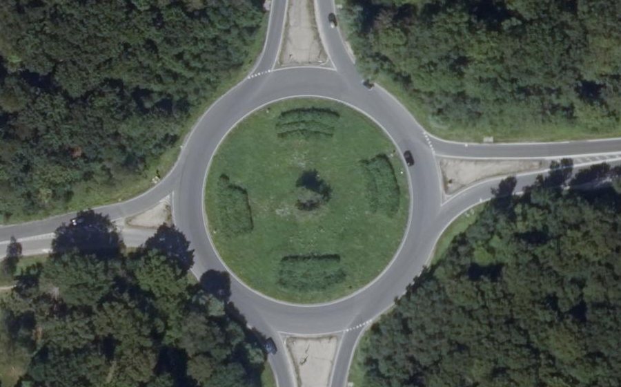 Vue aérienne du Rond-point anonyme n°504215405