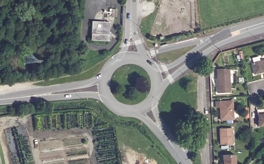 Vue aérienne du Rond-point anonyme n°504362893