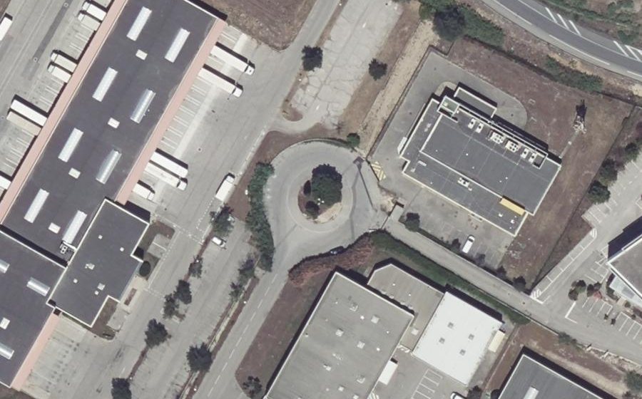 Vue aérienne du Rond-point anonyme n°50437411