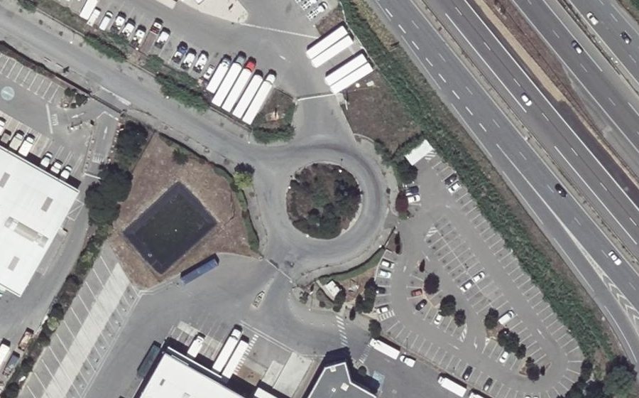 Vue aérienne du Rond-point anonyme n°50437431
